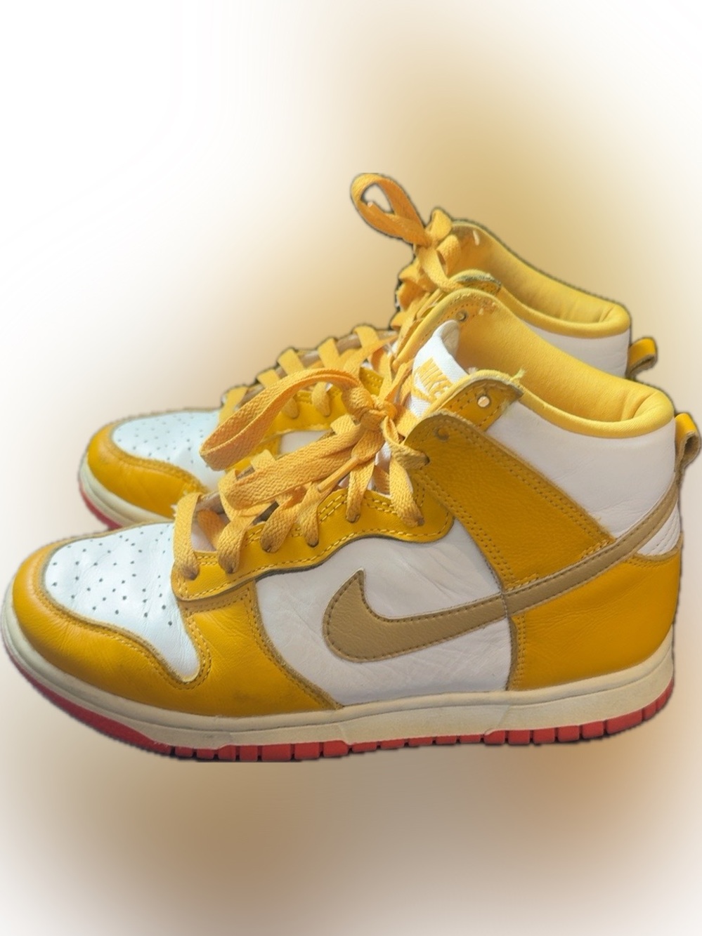 Nike boys Yellow, White and Beige High-Top Sneakers dunk high GS 3.5 Y